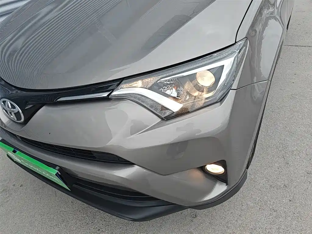 Toyota RAV4 2019 — фото 24