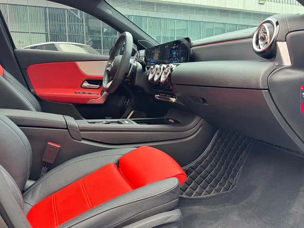Mercedes-Benz A-Class AMG 2024 — фото 11