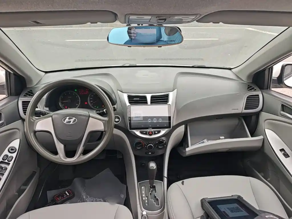 Hyundai Verna 2016 — фото 10