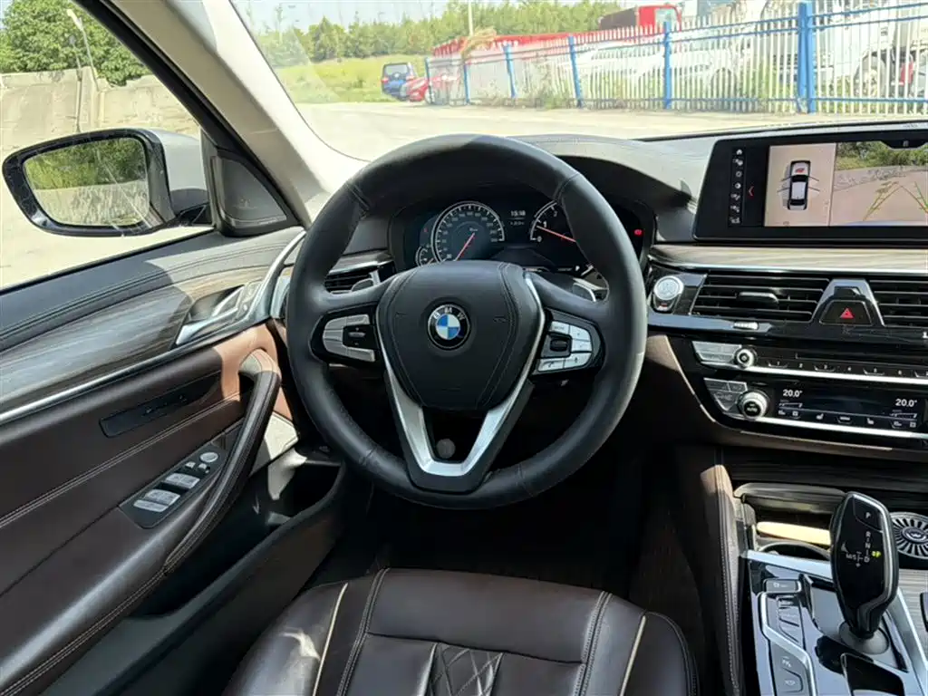 BMW 5 Series 2018 — фото 12