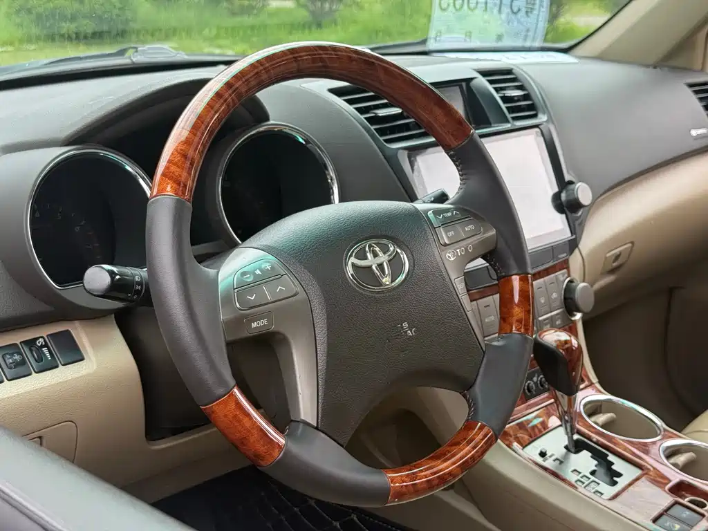 Toyota Highlander 2010 — фото 17