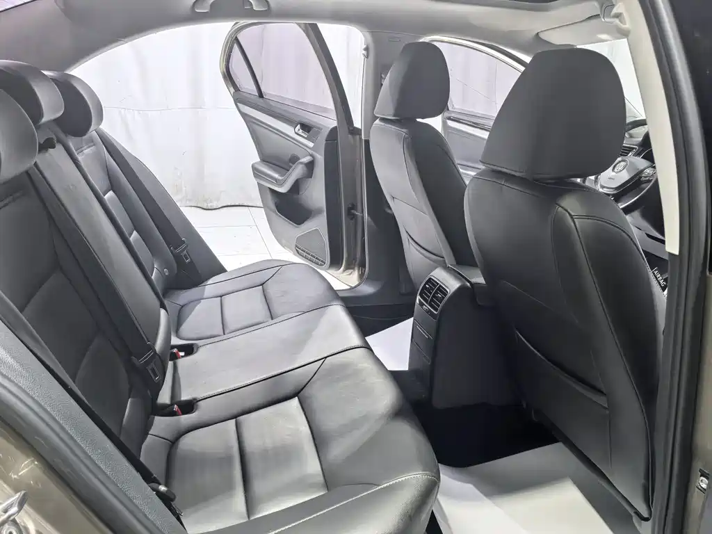 Volkswagen Sagitar 2017
