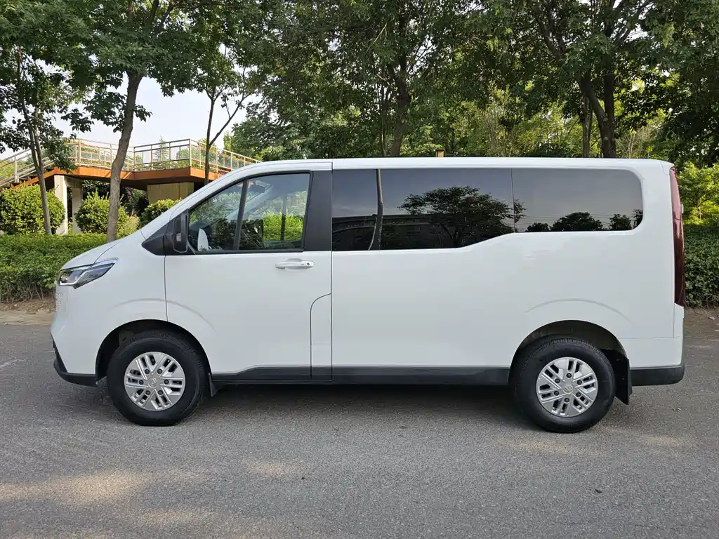 Maxus V70 2023