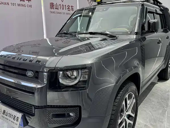 Land Rover Defender 2024