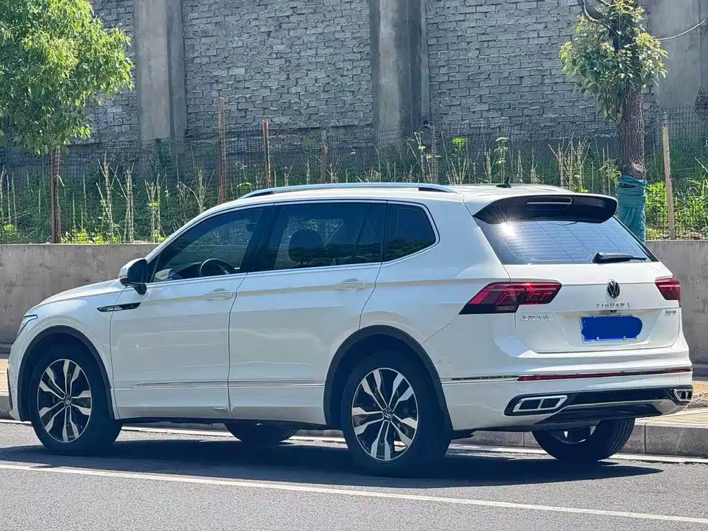 Volkswagen Tiguan L 2023 — фото 3