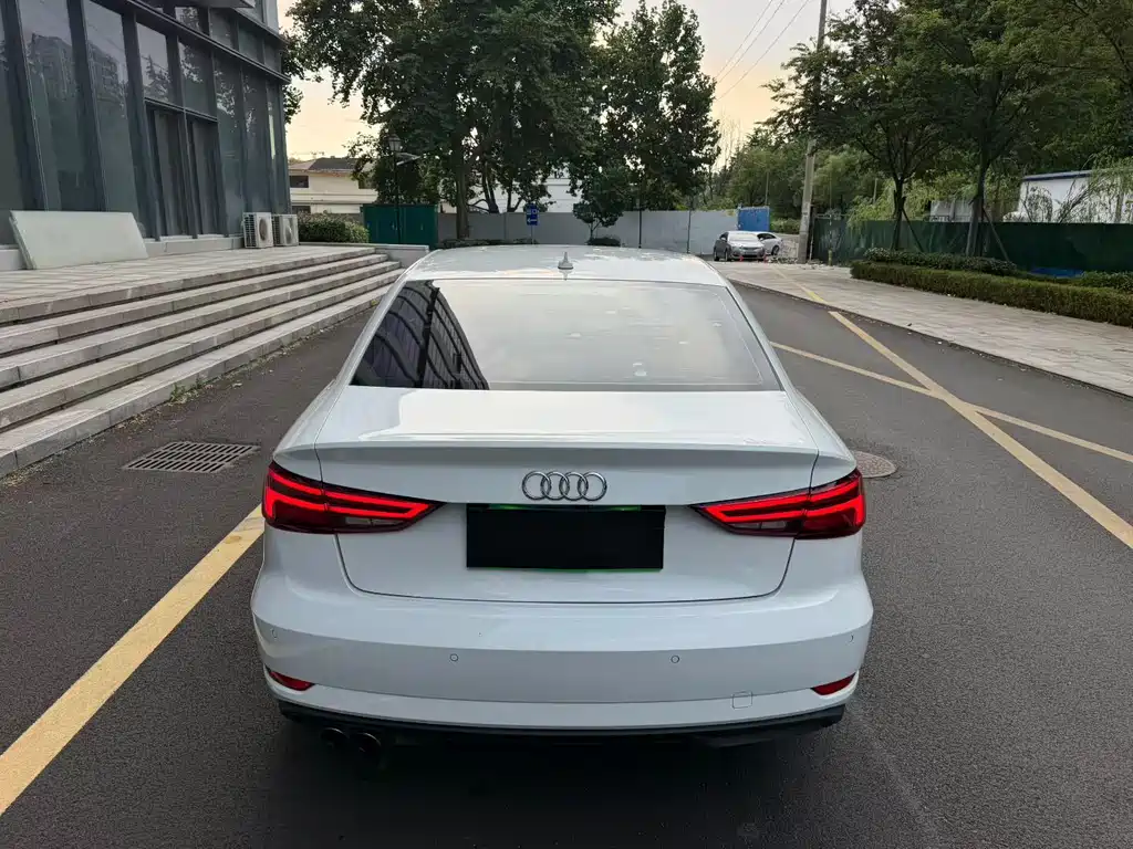 Audi A3 2018 — фото 4