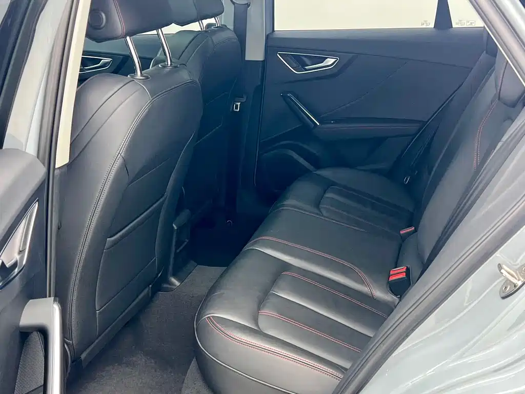 Audi Q2L 2023 — фото 10