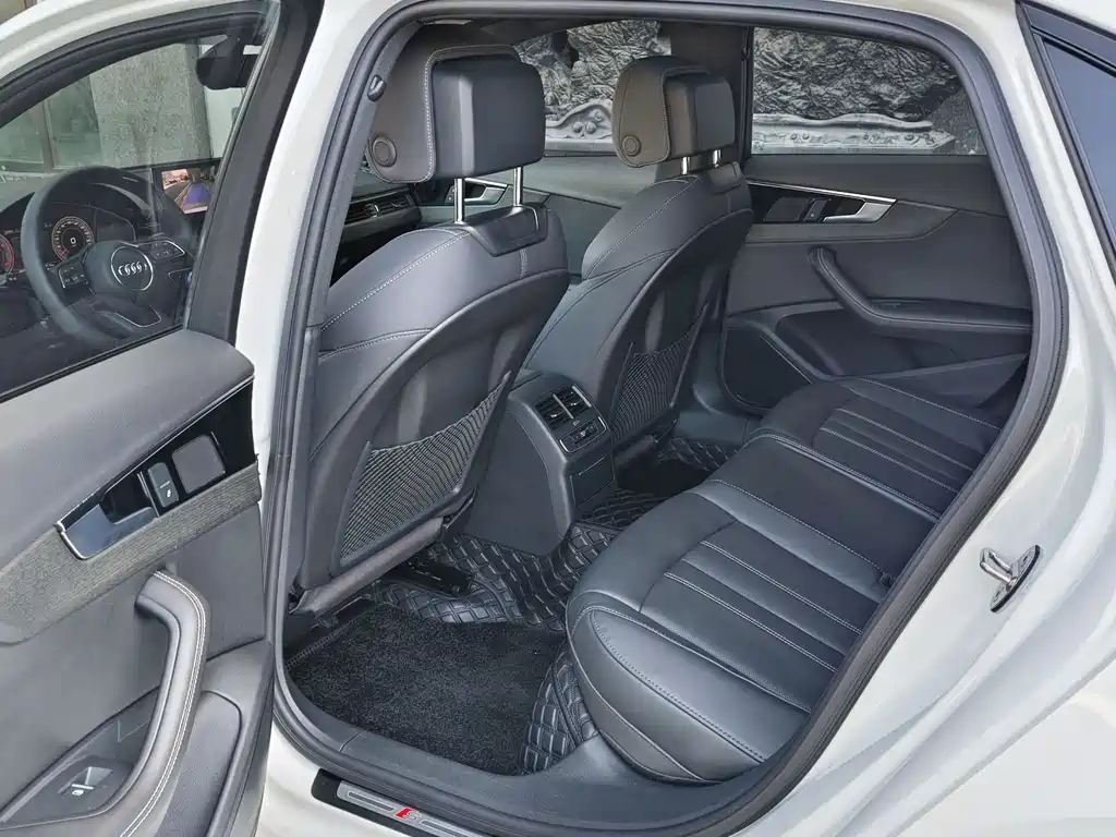 Audi A4L 2023