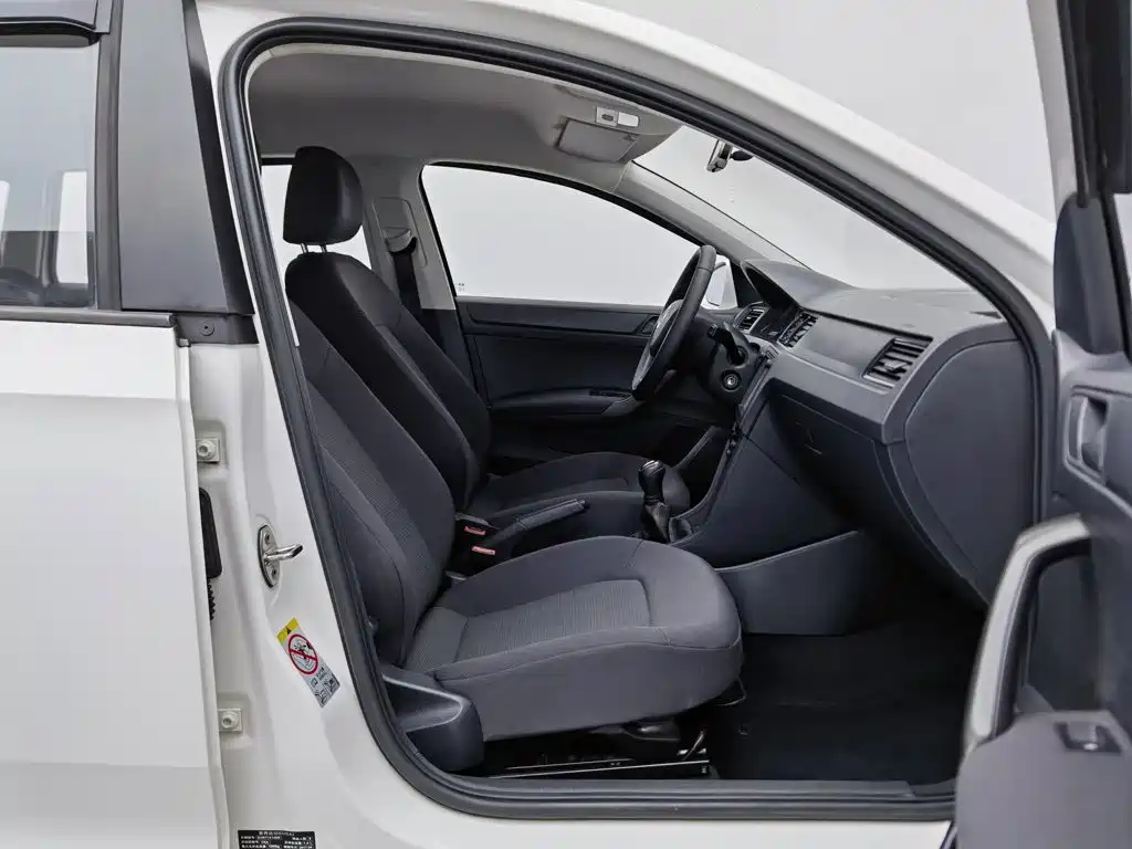 Skoda Rapid Spaceback 2017 — фото 23