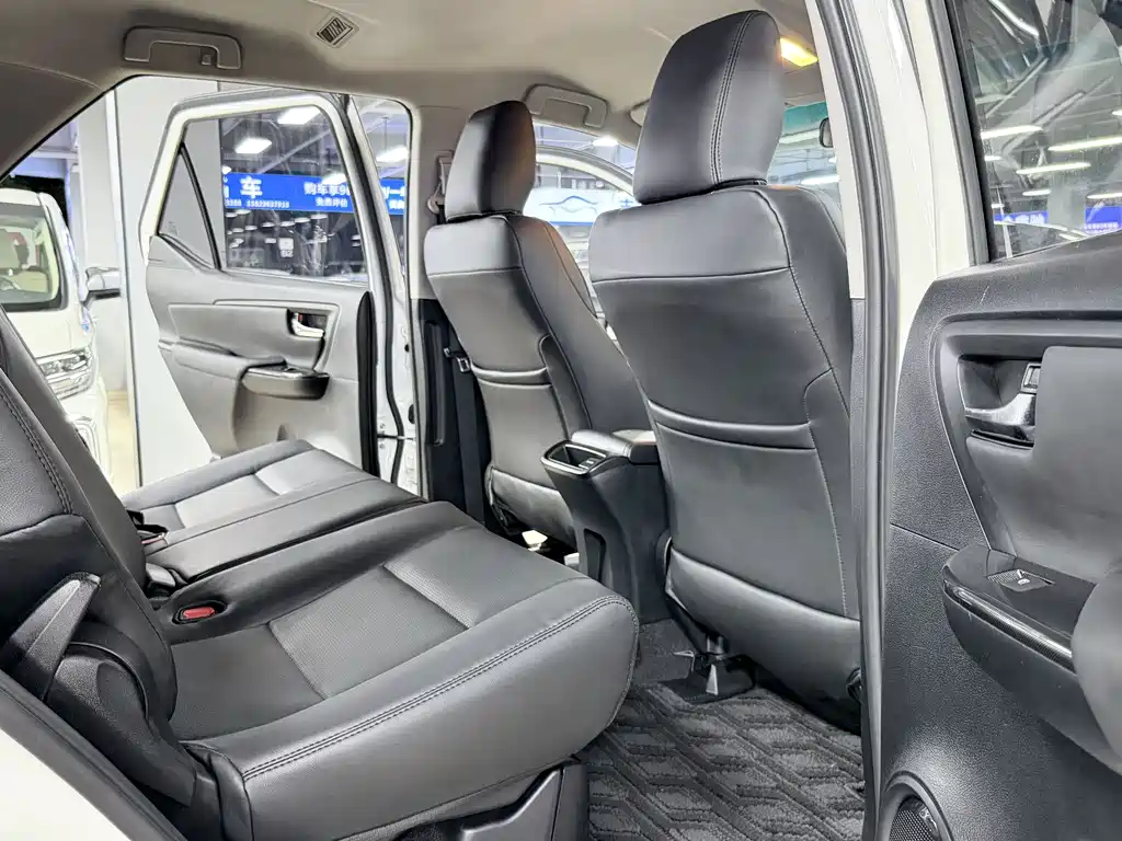 Toyota Fortuner 2017 — фото 8