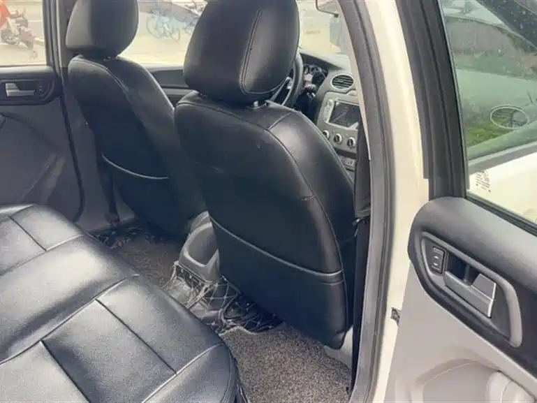 Ford Focus 2014 — фото 9