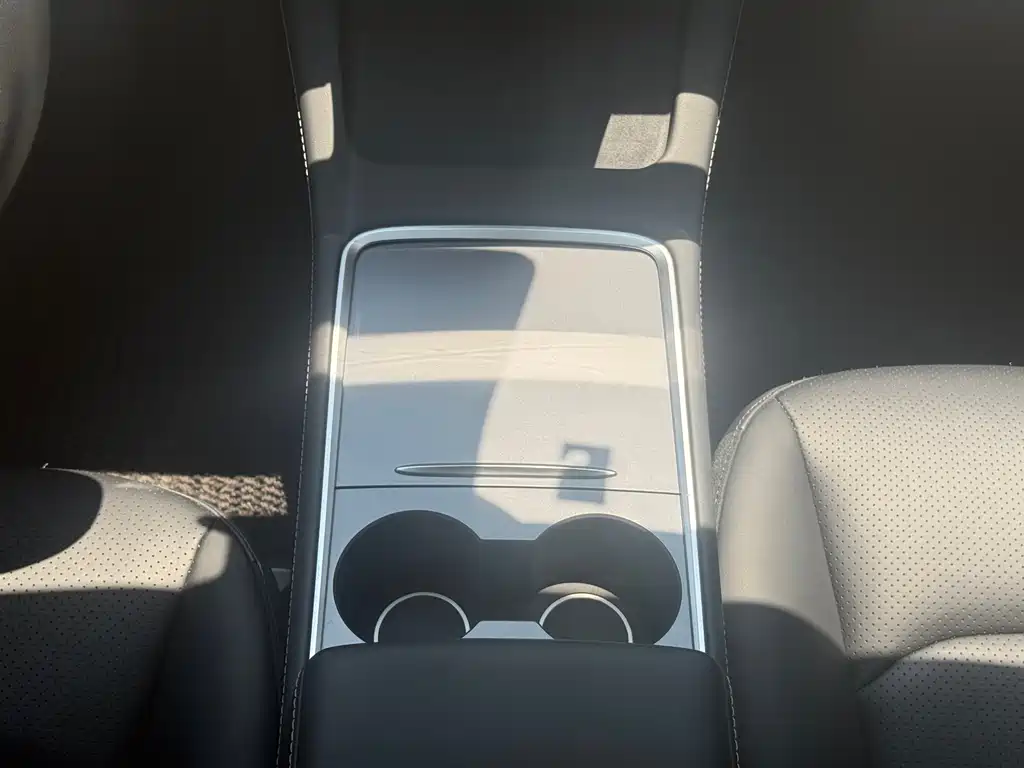 Tesla Model Y 2023 — фото 13