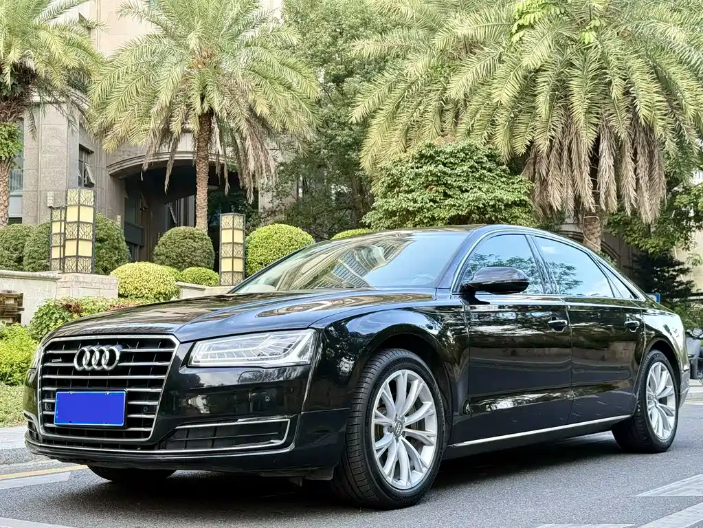 Audi A8 2014 — фото 1
