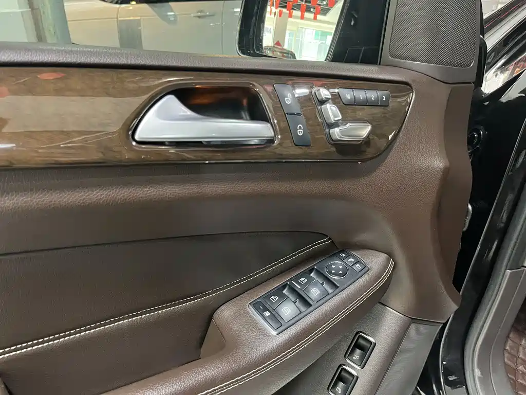 Mercedes-Benz GLS 2018 — фото 14