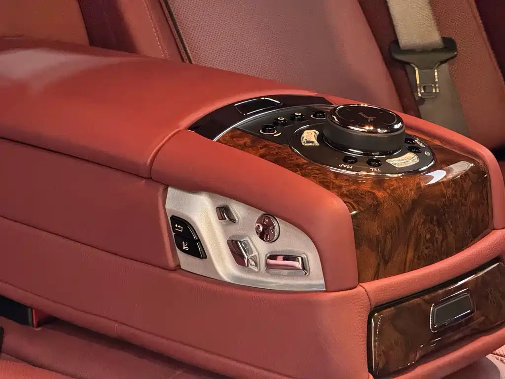 Rolls-Royce Ghost 2015 — фото 15