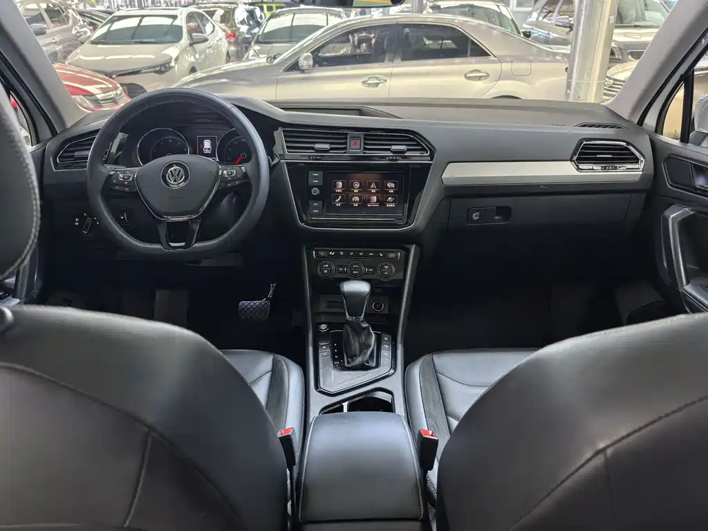 Volkswagen Tiguan L 2019 — фото 12