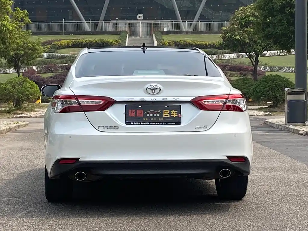 Toyota Camry 2022 — фото 5