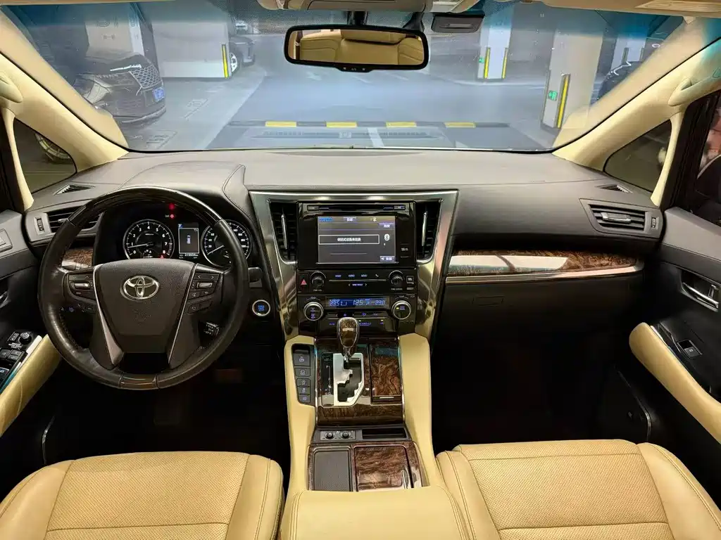 Toyota Alphard 2018 — фото 7