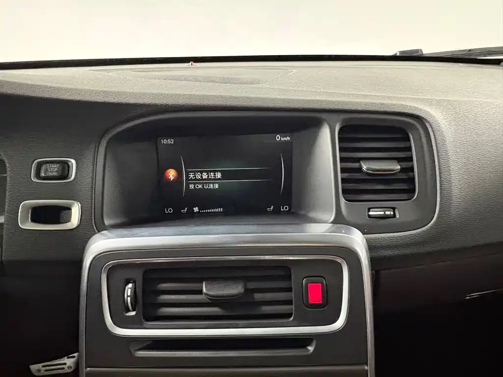 Volvo S60 2015 — фото 18