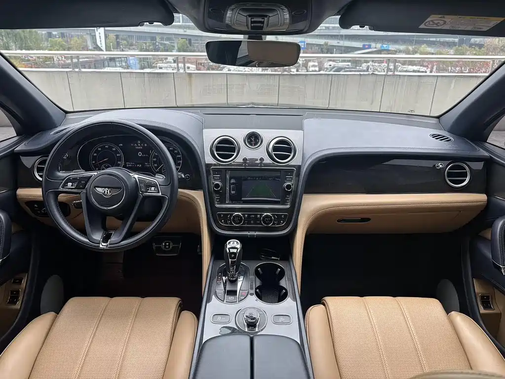 Bentley Bentayga 2017 — фото 16