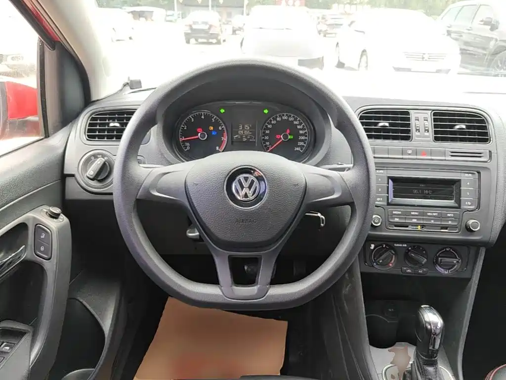 Volkswagen Polo 2016 — фото 11