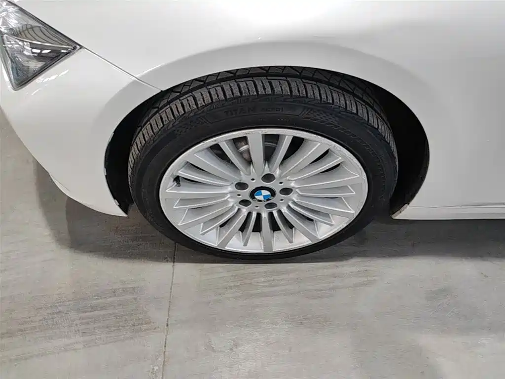 BMW 3 Series 2018 — фото 25