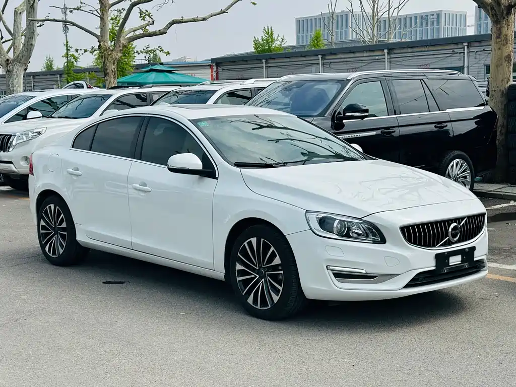 Volvo S60 2019 — фото 3