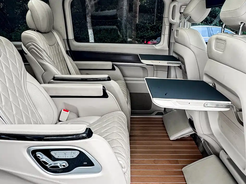 Mercedes-Benz V-Class 2021 — фото 19