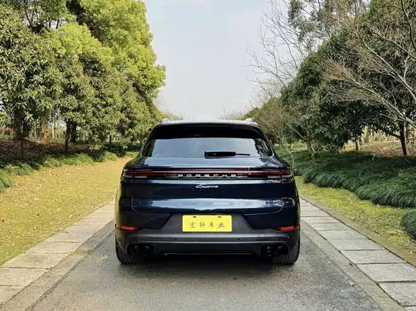 Porsche Cayenne 2025