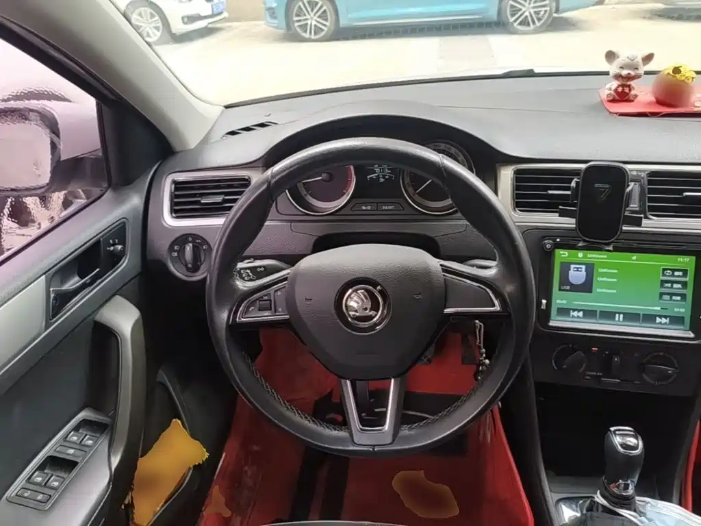 Skoda Rapid Spaceback 2018 — фото 11