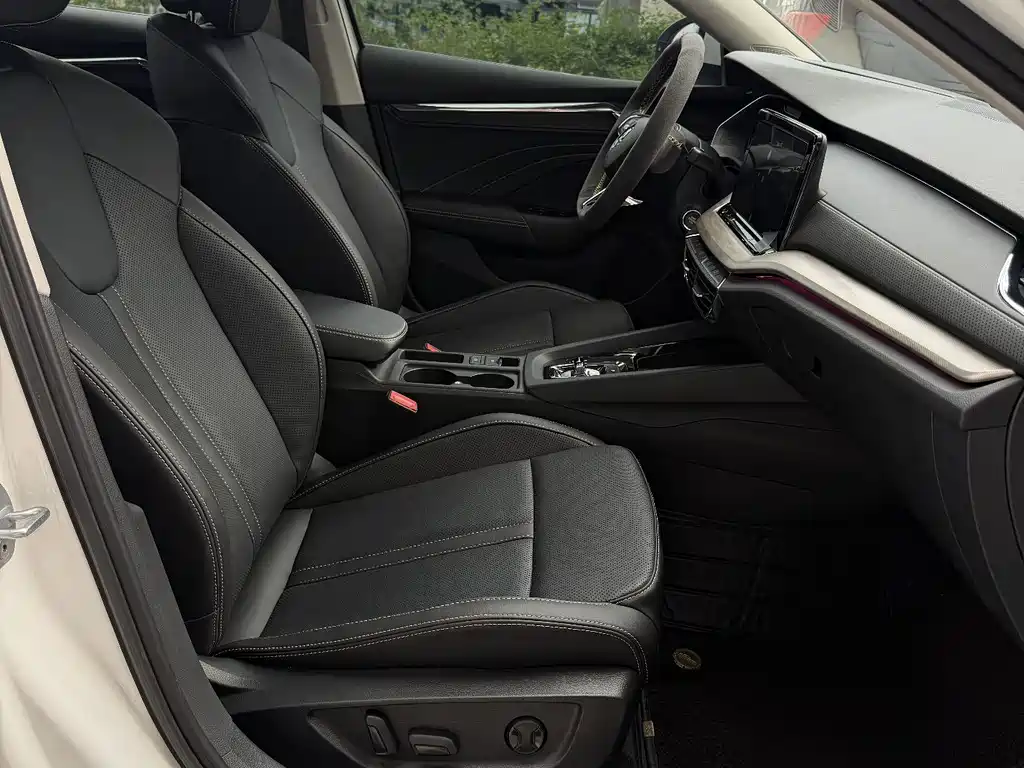 Skoda Octavia 2022 — фото 13