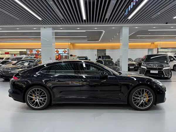 Porsche Panamera 2022