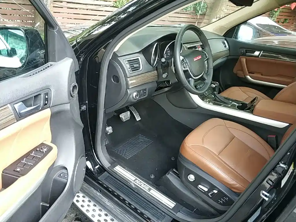 Haval H8 2015 — фото 16