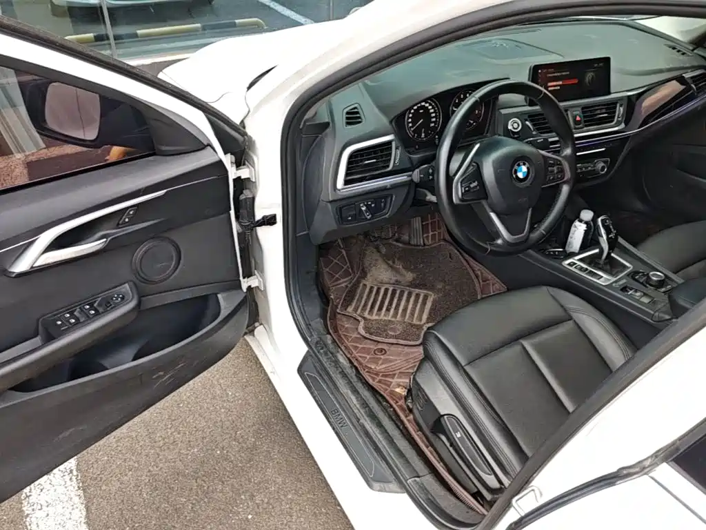 BMW 1 Series 2020 — фото 16