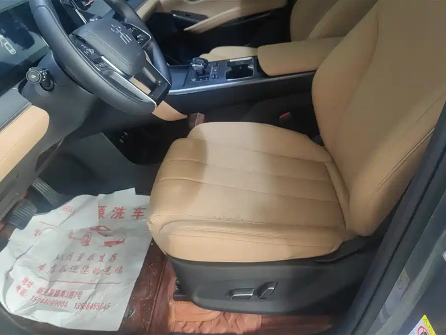 BYD L DM-i 2025 — фото 9