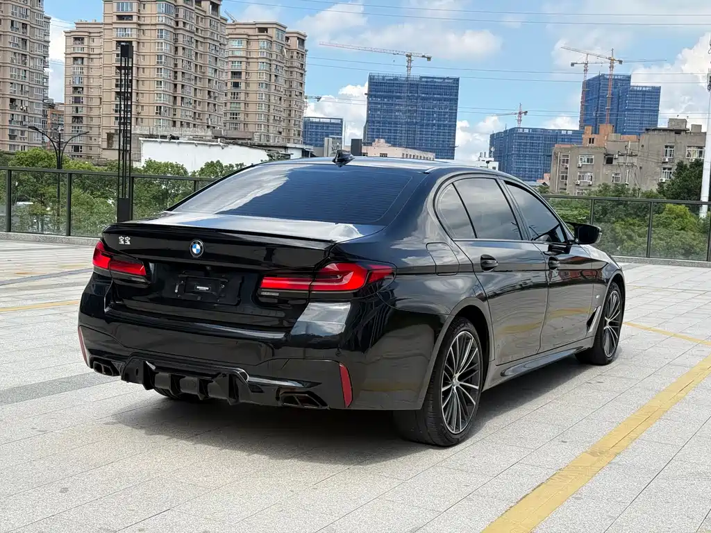 BMW 5 Series 2021 — фото 12