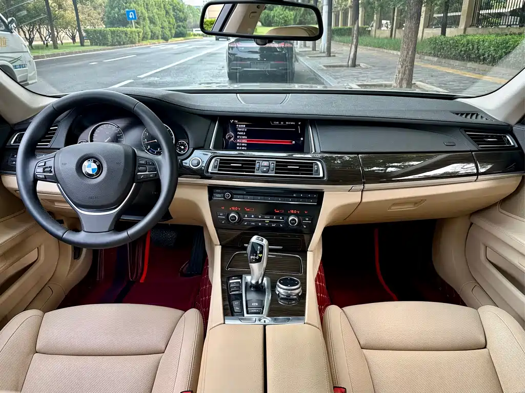 BMW 7 Series 2015 — фото 7