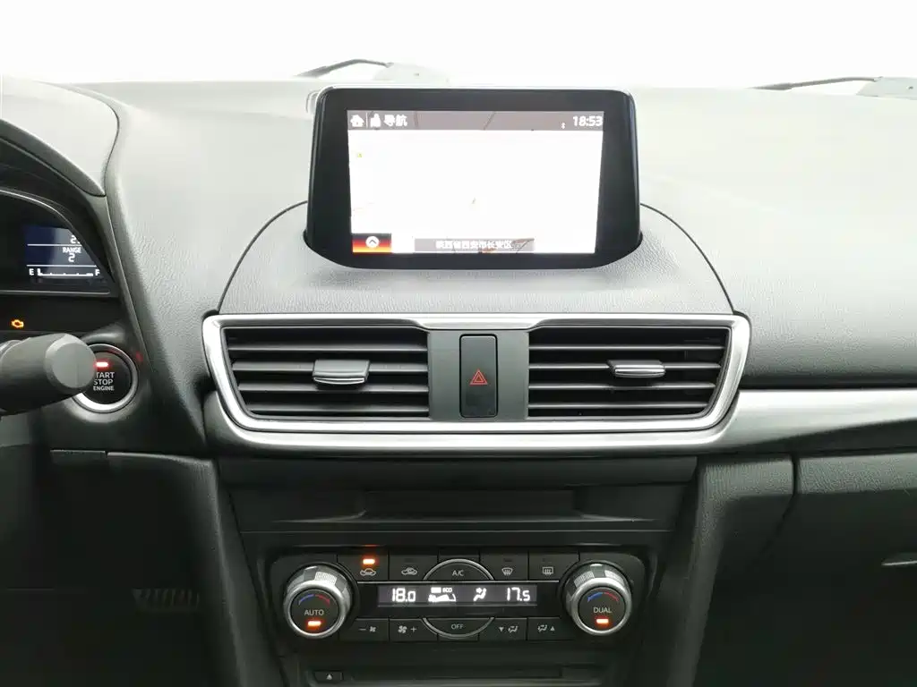 Mazda 3 Axela 2017 — фото 12