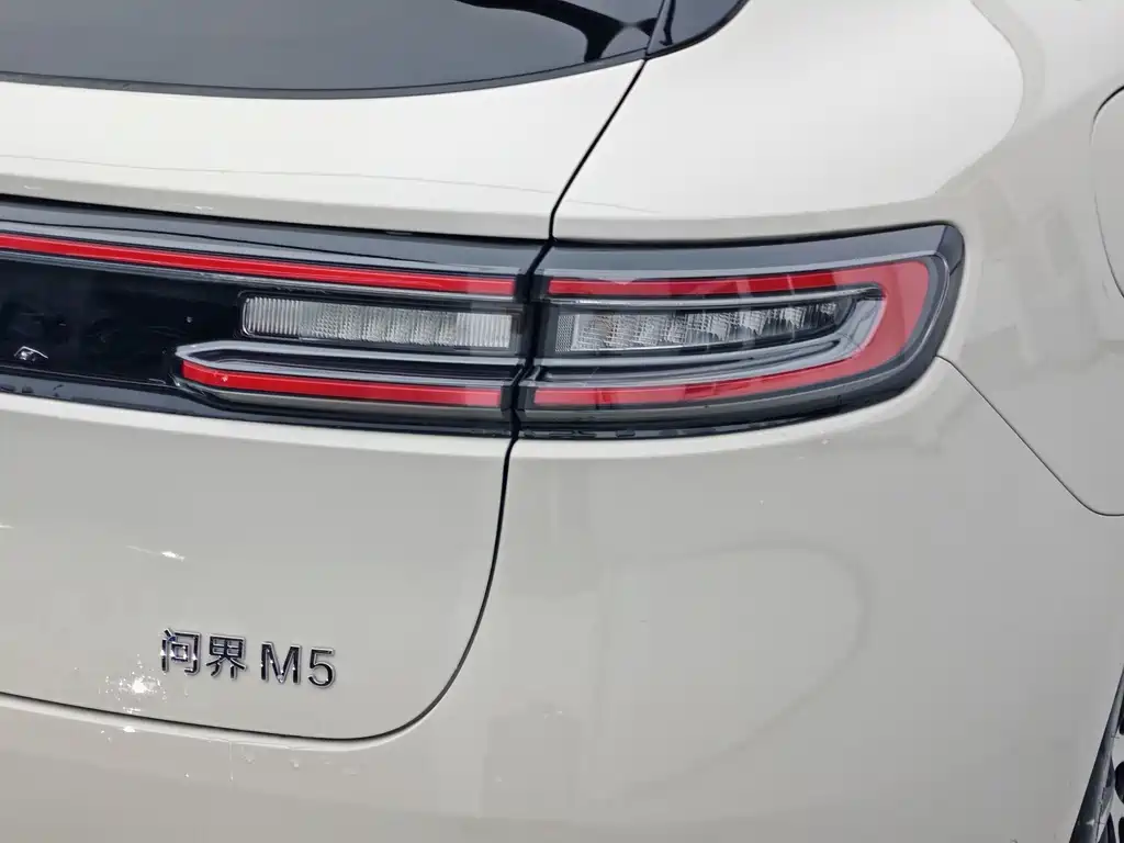 AITO M5 2025