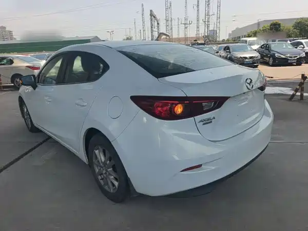 Mazda 3 Axela 2016
