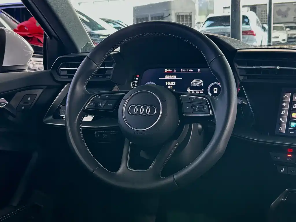 Audi A3 2024 — фото 11