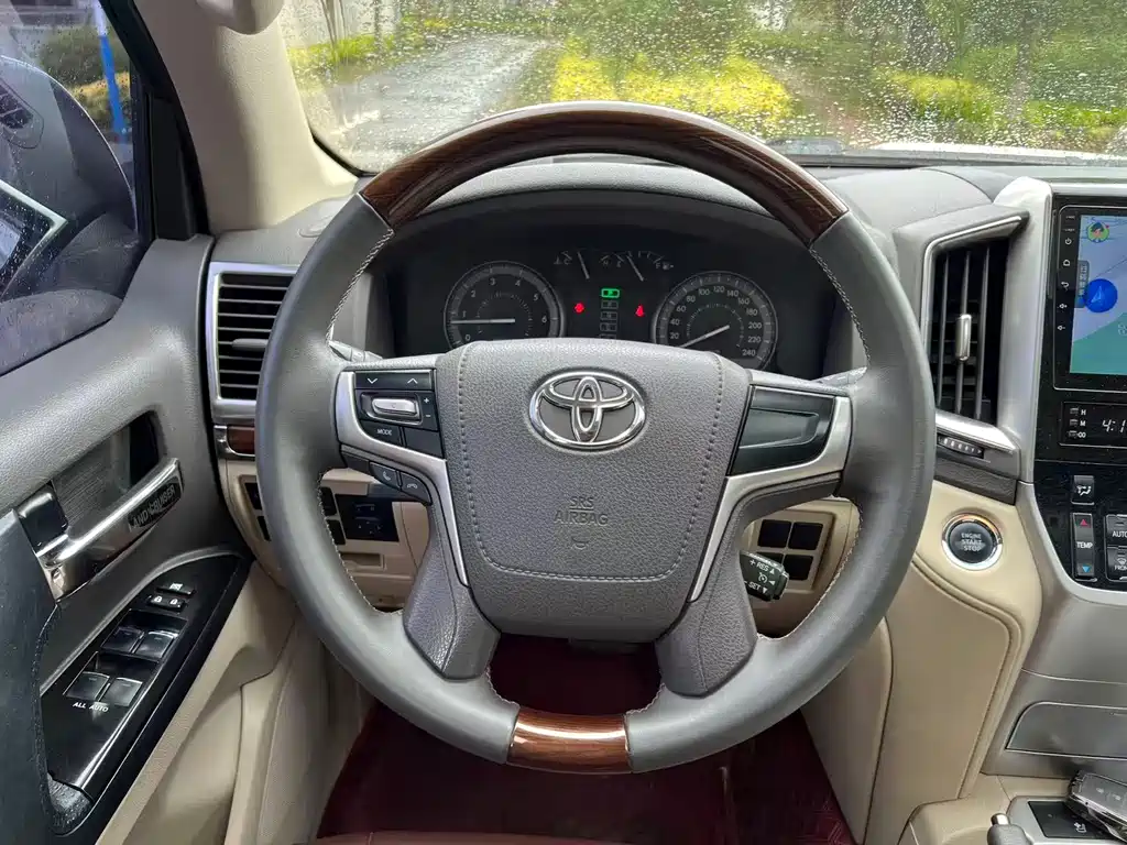 Toyota Land Cruiser 2020 — фото 14
