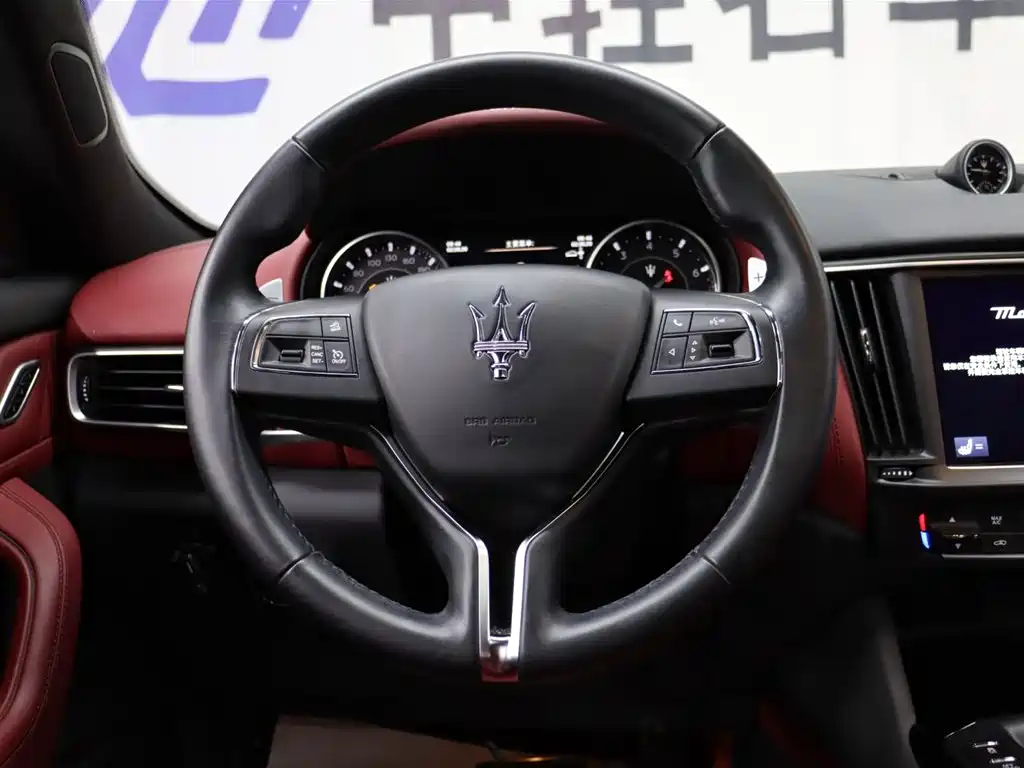 Maserati Levante 2024 — фото 12