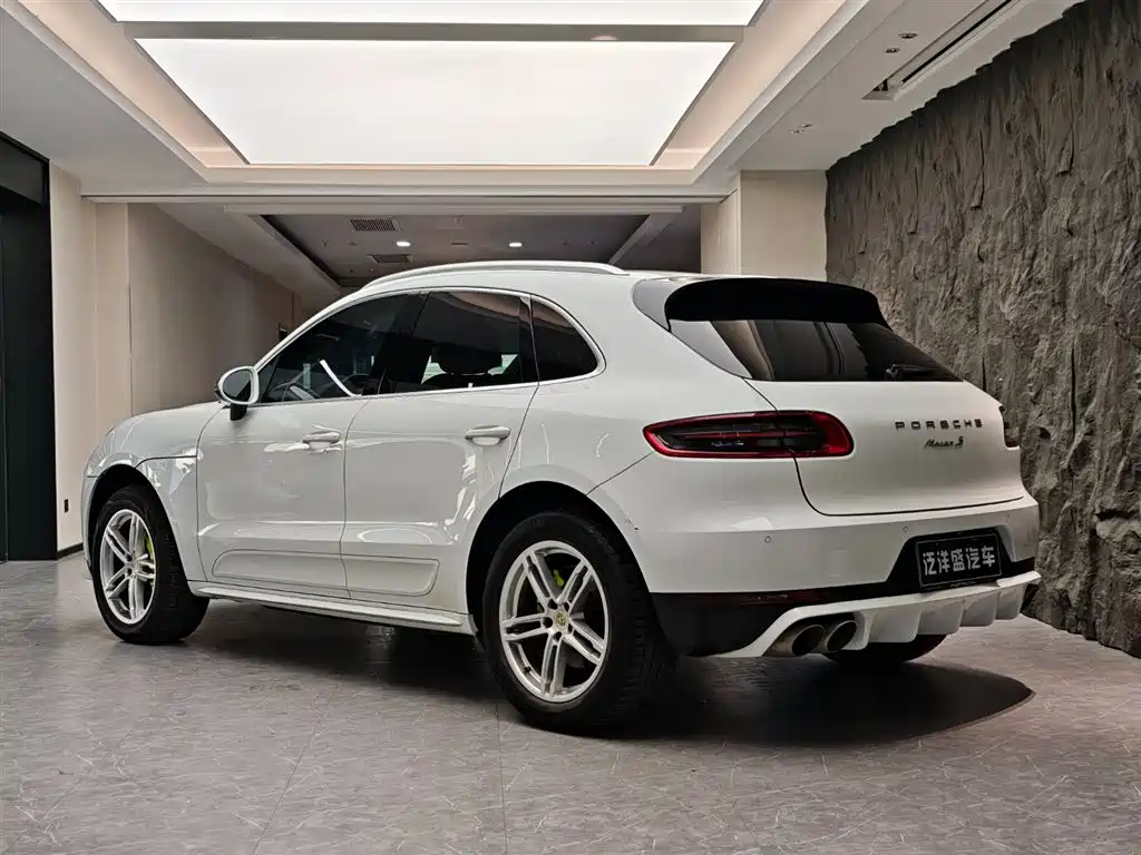 Porsche Macan 2017 — фото 19