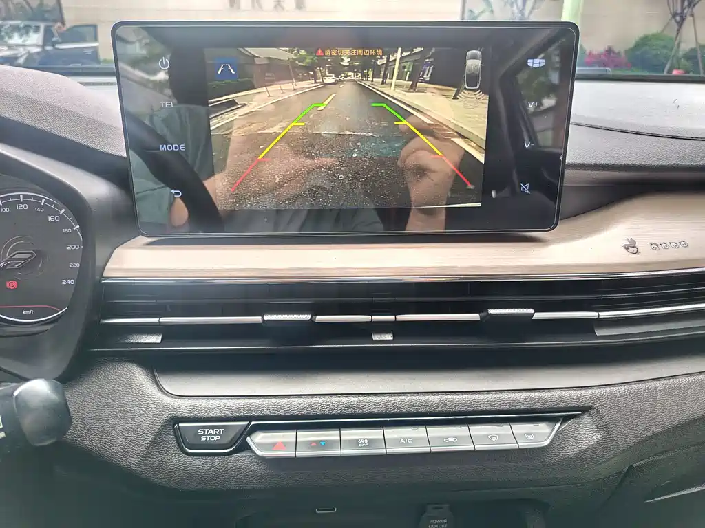Geely Vision X3 2022 — фото 13
