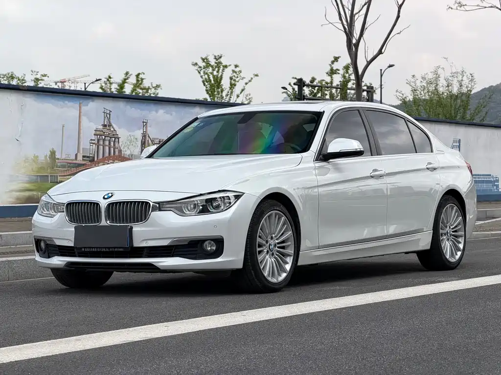 BMW 3 Series 2018 — фото 1