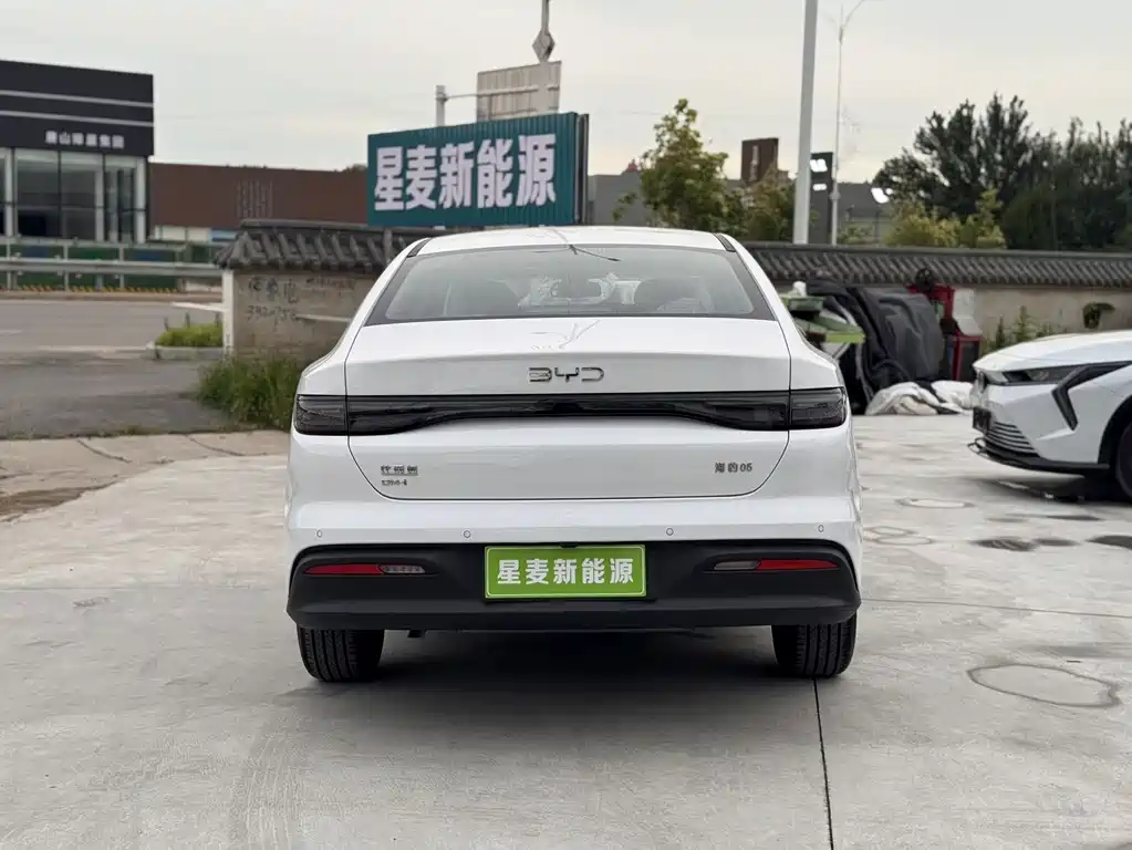 BYD Seal 05 DM-i 2026 — фото 8