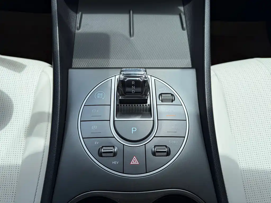 BYD Seal 05 DM-i 2025 — фото 13