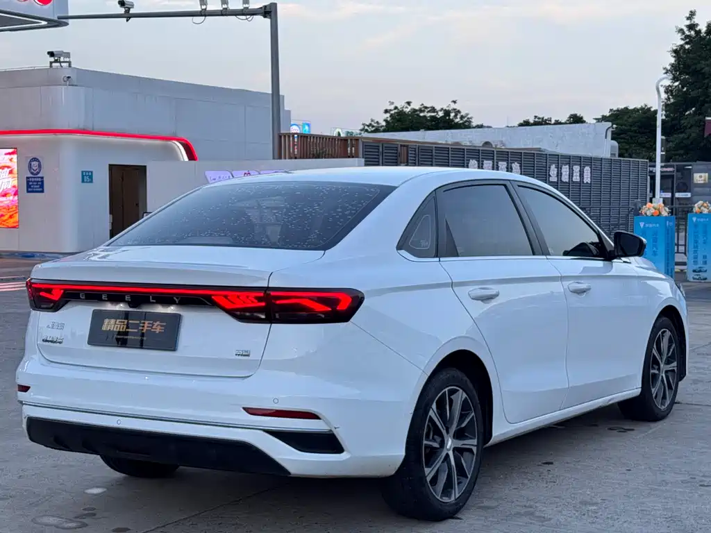 Geely Emgrand 2022 — фото 14