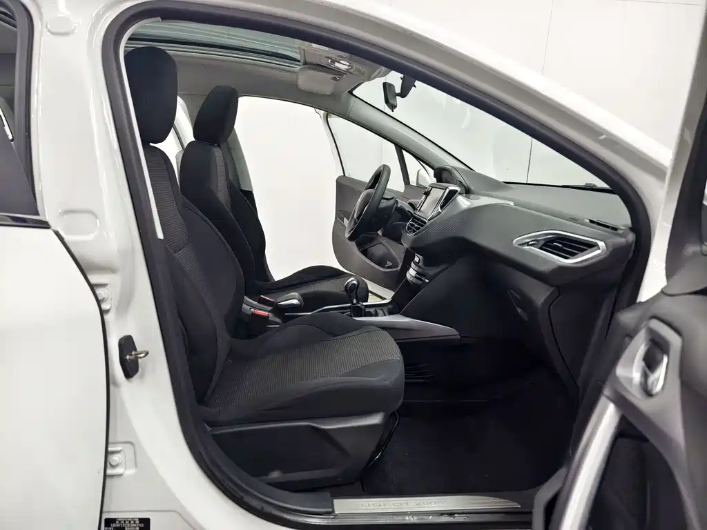 Peugeot 2008 2014 — фото 14